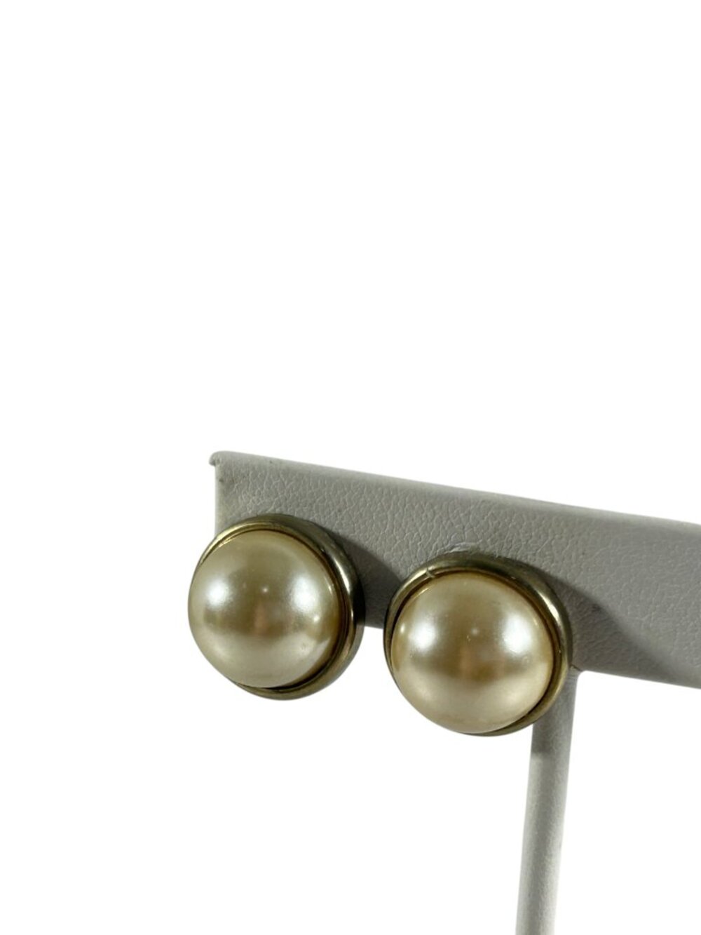 Vintage Faux Pearl Clip On Earrings Gold Tone Classic Round Feminine